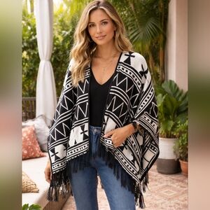 Kensie Poncho OS Black White Fringed Tribal Poncho Open Front Azteca Geometric